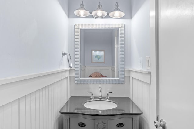 bathroom featuring large vanity