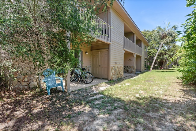 exterior space featuring a balcony