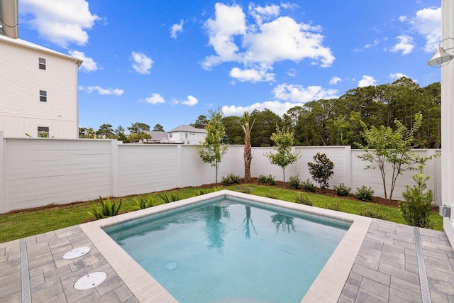 view of swimming pool