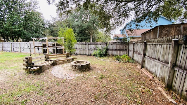 view of yard featuring an outdoor fire pit