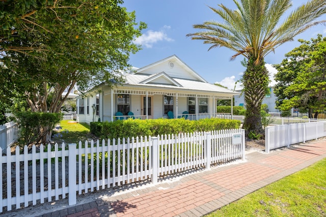 view of front of property featuring a porch