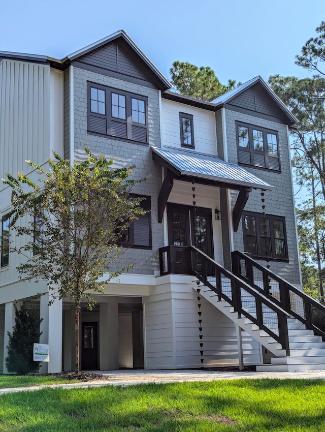 view of front facade with a front lawn