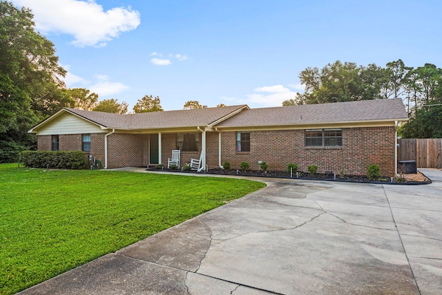 ranch-style home with a front yard