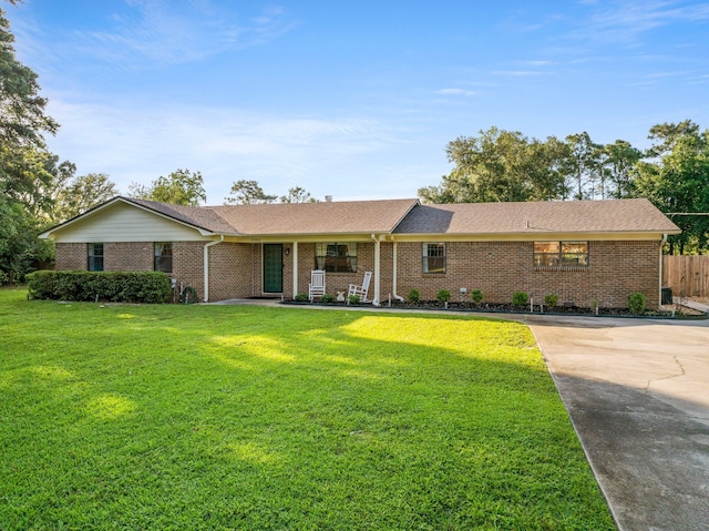 single story home with a front yard