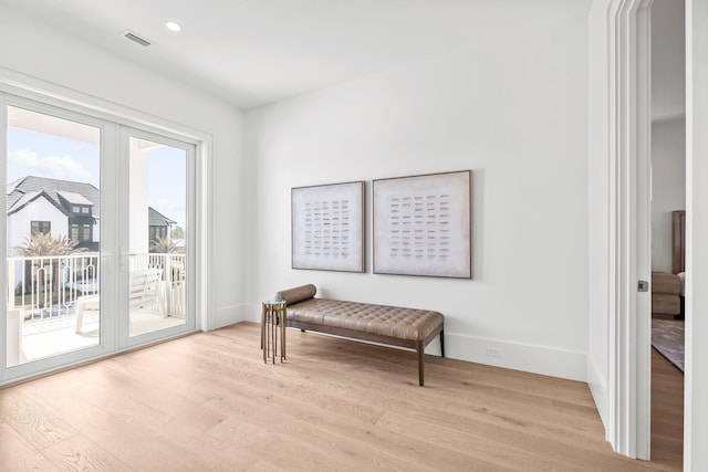 sitting room with recessed lighting, visible vents, light wood-style flooring, and baseboards