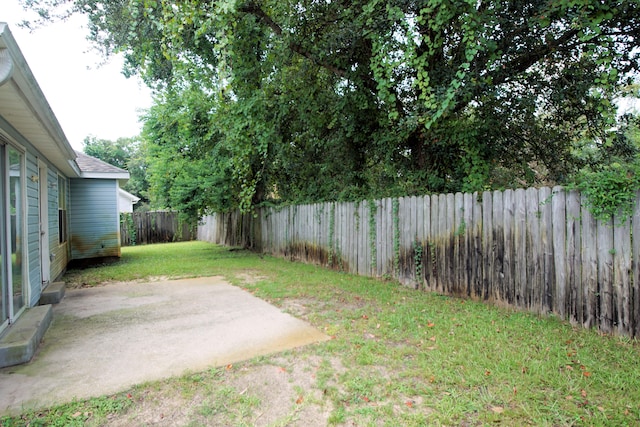 view of yard with a patio area