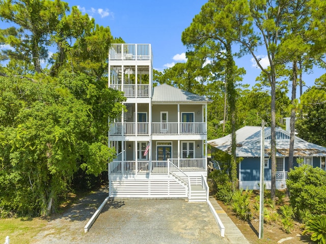 view of front facade featuring covered porch and a balcony