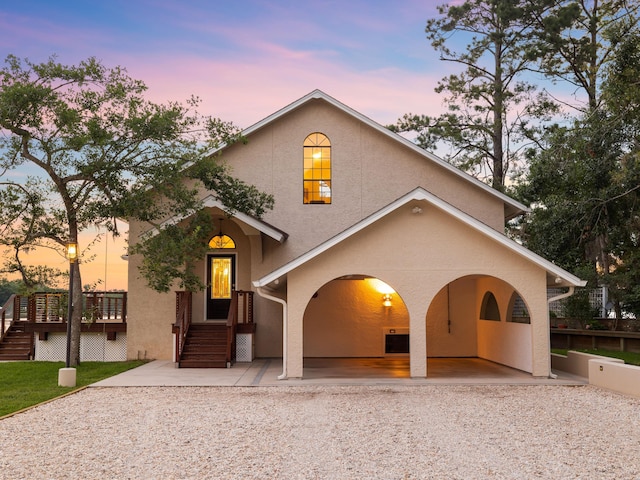 view of front of property with driveway and stucco siding