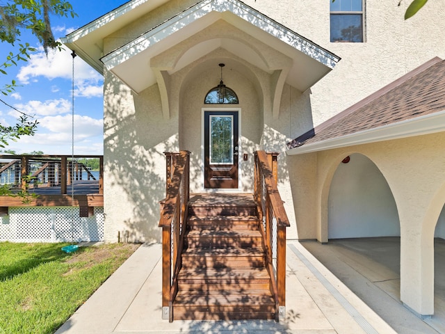 property entrance featuring stucco siding