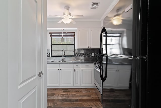 356 Billfish Ave Unit 8, Fort Walton Beach, FL 32548 - kitchen featuring a sink, freestanding refrigerator, crown molding, visible vents, and dark wood-type flooring