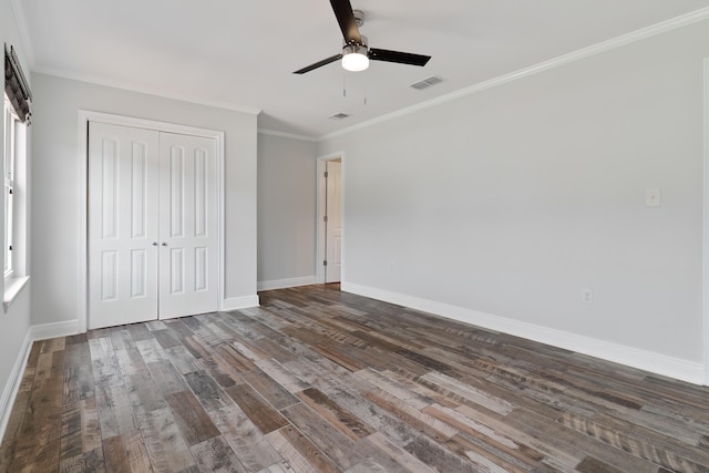 unfurnished bedroom with dark hardwood / wood-style floors, crown molding, a closet, and ceiling fan