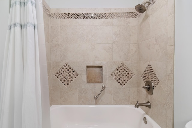 bathroom featuring shower / bath combo