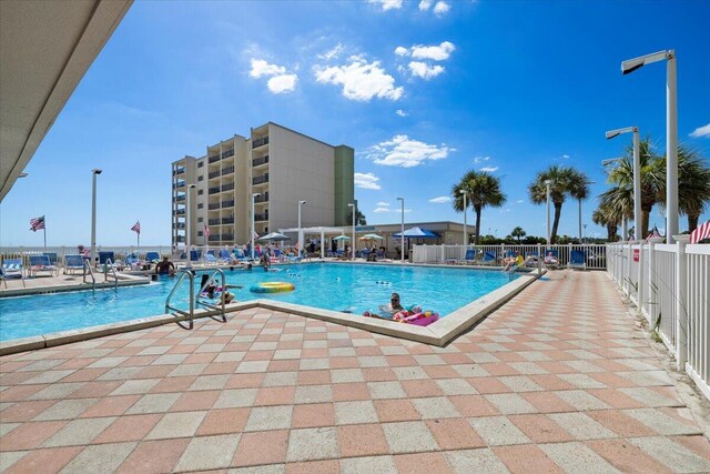 view of swimming pool