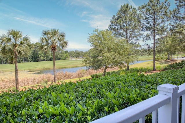 view of yard featuring a water view