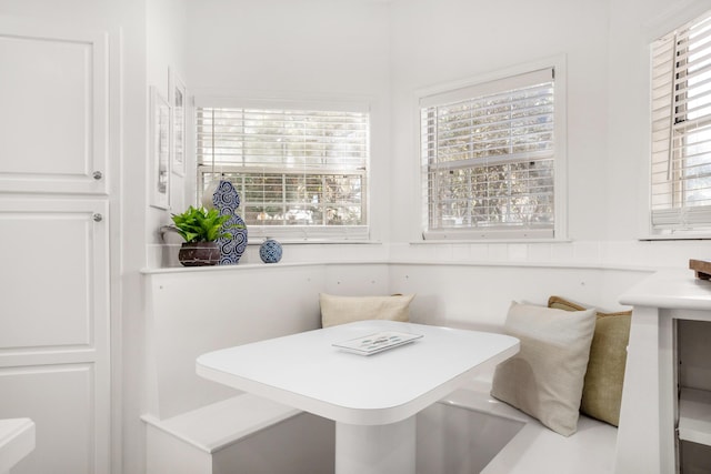 dining space with breakfast area