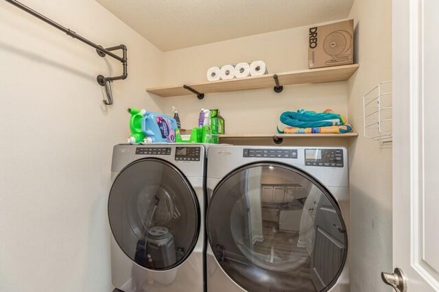 6022 Willsey Trl, Crestview, FL 32539 - clothes washing area featuring laundry area and washer and clothes dryer