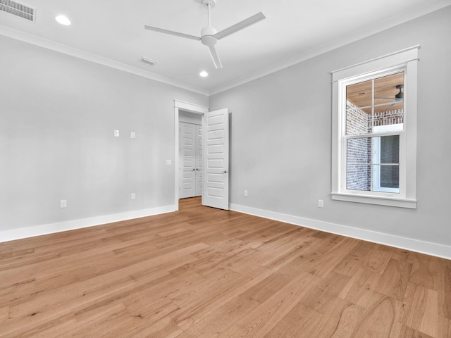 empty room featuring light wood-type flooring, crown molding, and ceiling fan