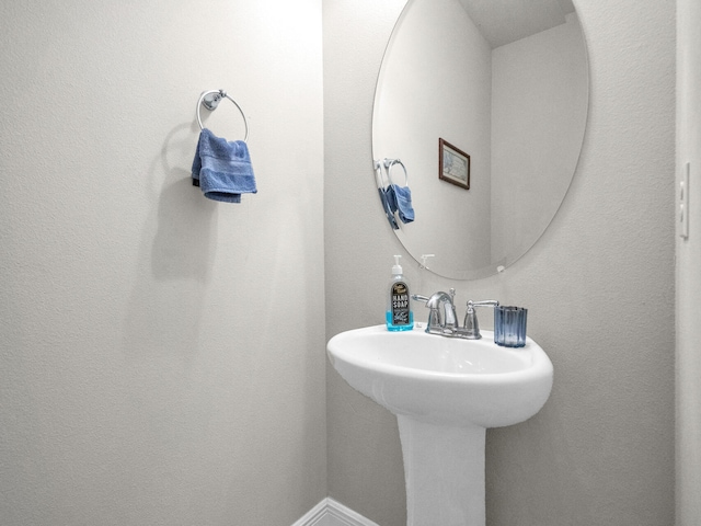 bathroom featuring sink