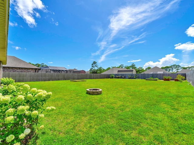 view of yard featuring a fire pit