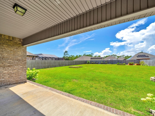 view of yard featuring a patio area