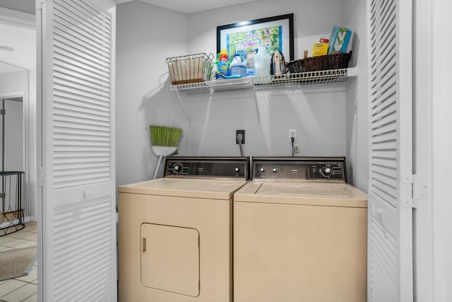 laundry room with tile patterned flooring and washing machine and clothes dryer