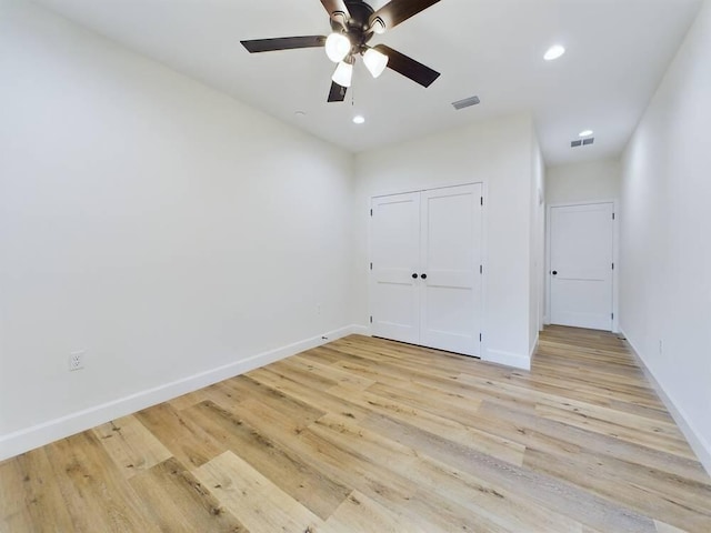 unfurnished room with light hardwood / wood-style flooring and ceiling fan