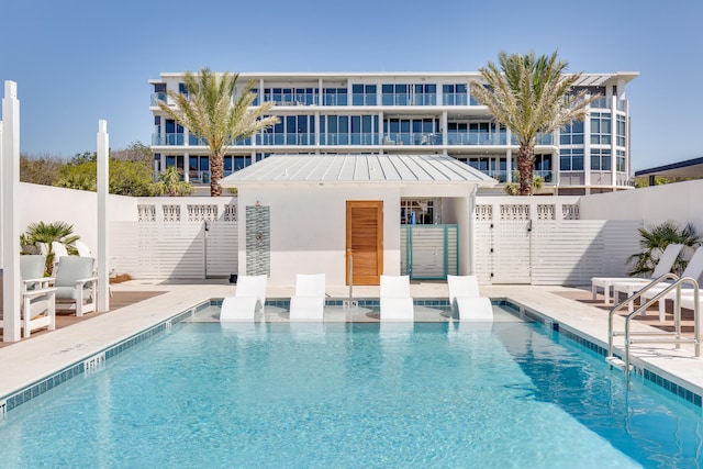 view of swimming pool