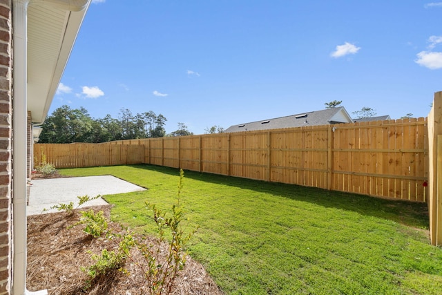 view of yard featuring a patio