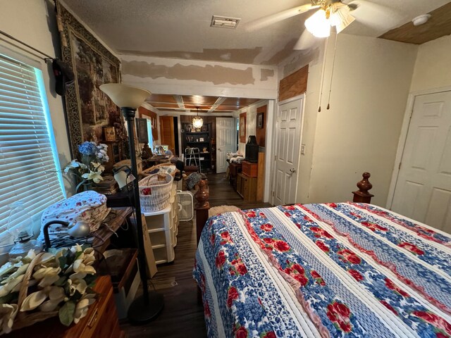 bedroom featuring wood-type flooring, a textured ceiling, and ceiling fan