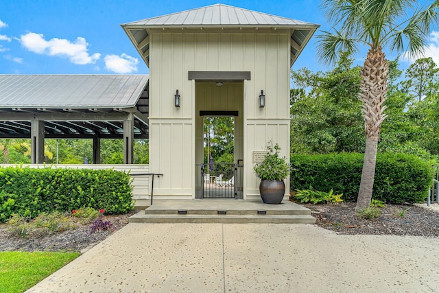 view of property entrance