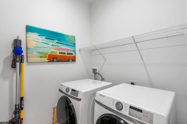 washroom featuring washing machine and dryer