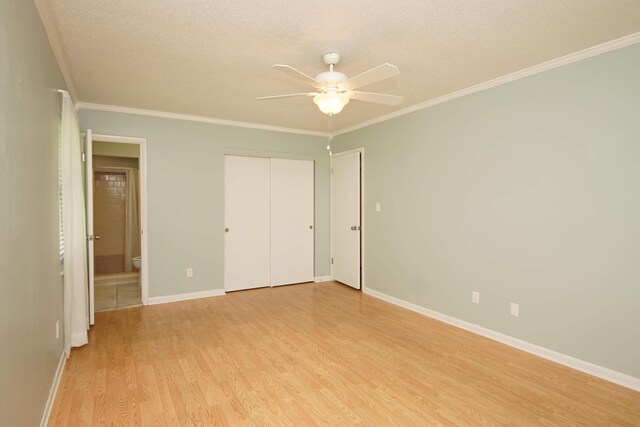 unfurnished bedroom featuring a textured ceiling, crown molding, ceiling fan, and light hardwood / wood-style flooring