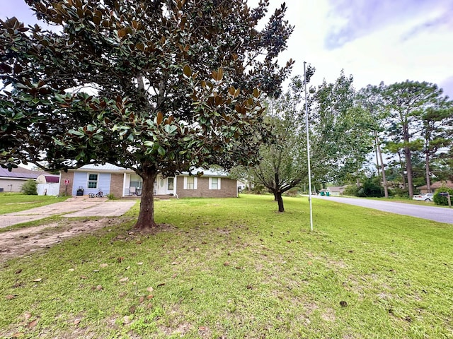 view of front of property with a front yard