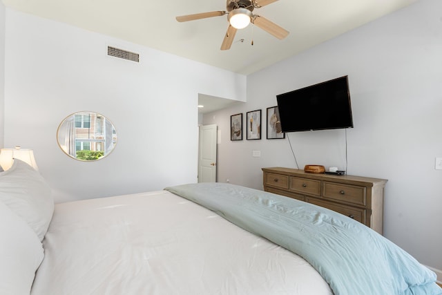 bedroom featuring ceiling fan