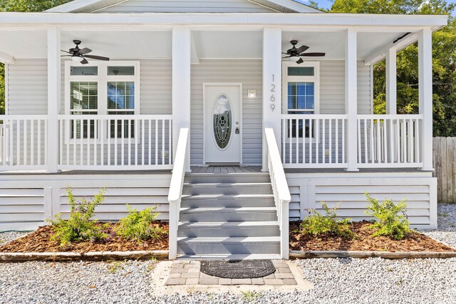 view of exterior entry featuring ceiling fan and covered porch