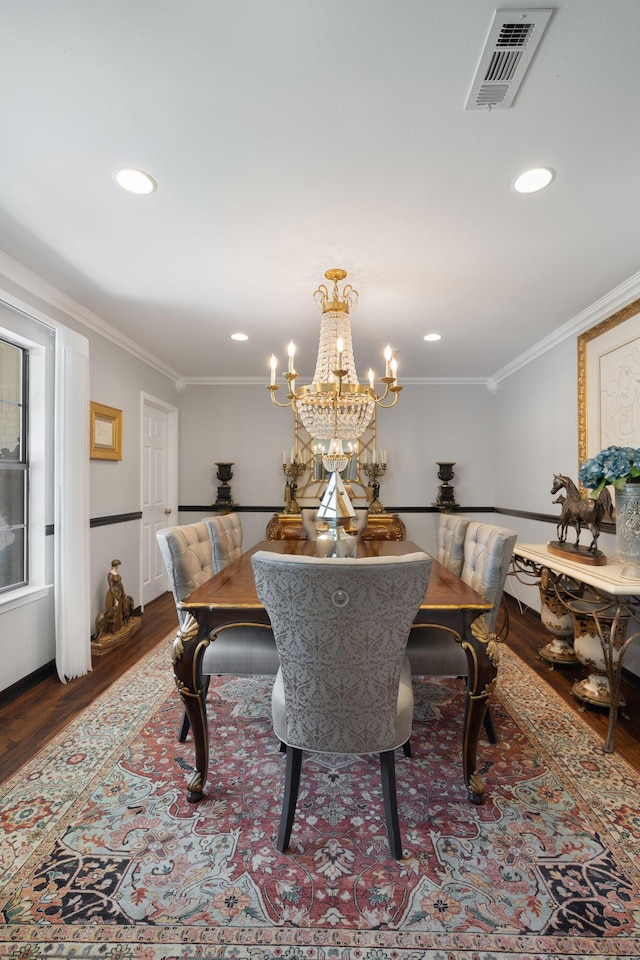 dining room featuring crown molding, a notable chandelier, and hardwood / wood-style flooring