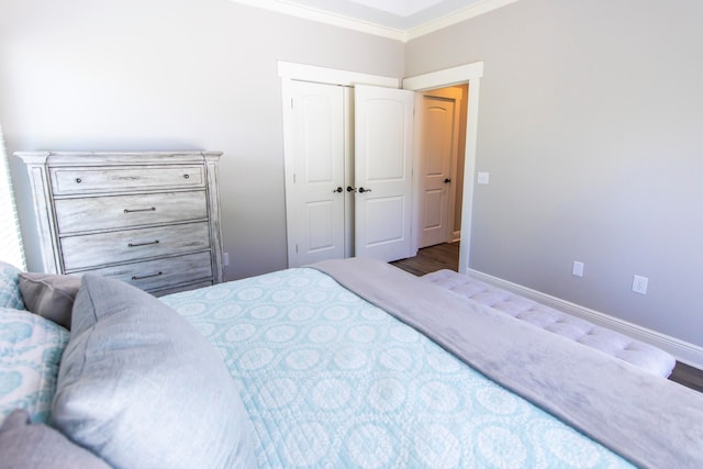 bedroom with crown molding, a closet, and dark hardwood / wood-style flooring