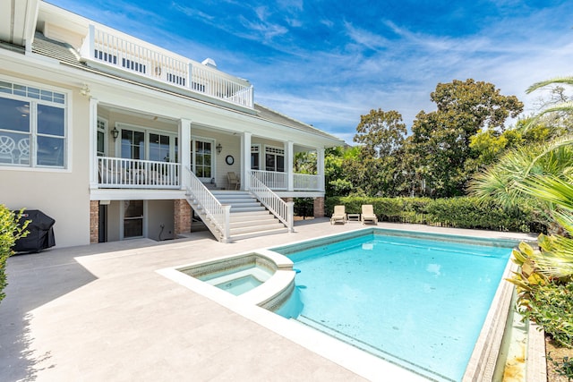 view of pool with an in ground hot tub and a patio