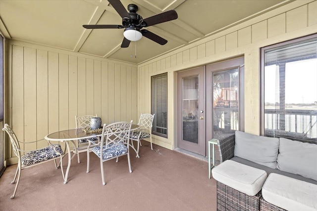 sunroom featuring ceiling fan