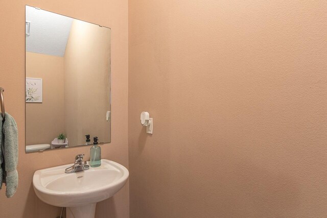 2240 Hadleigh Hills Ct, Navarre, FL 32566 - bathroom with a sink