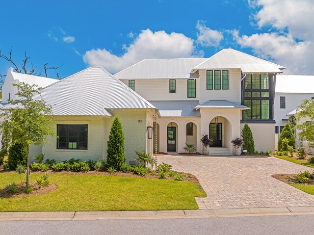 view of front of property with a front yard