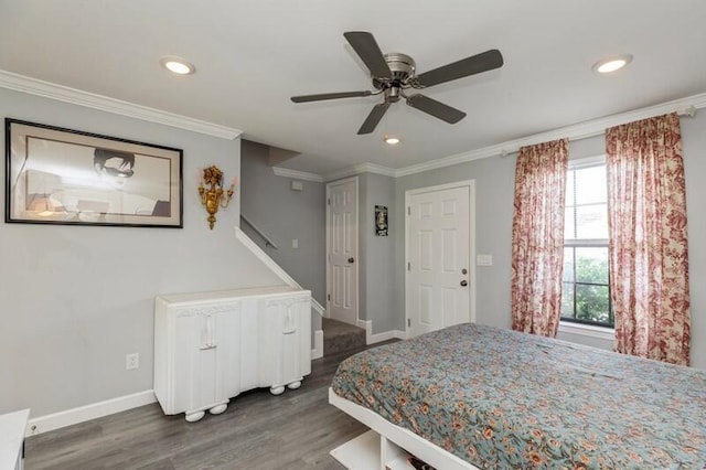 bedroom featuring recessed lighting, a ceiling fan, baseboards, dark wood-style floors, and crown molding