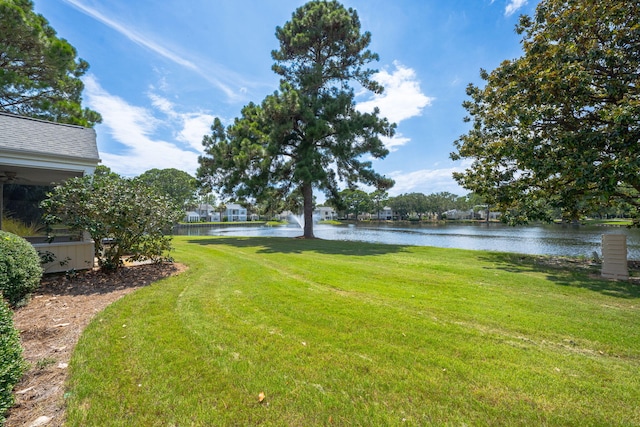 view of yard featuring a water view