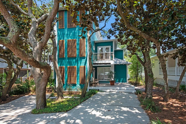 view of front of home with a balcony