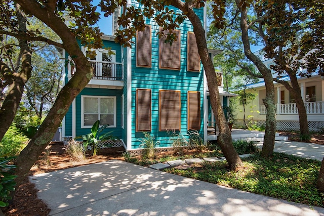 view of front of house with a balcony