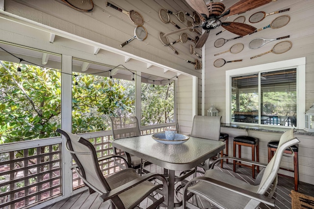 sunroom with ceiling fan