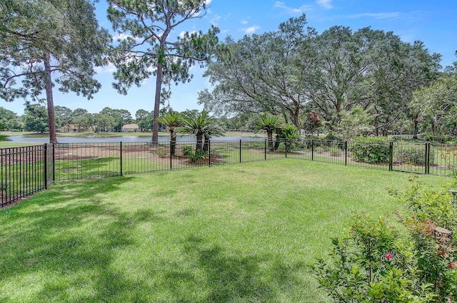 view of yard featuring a water view