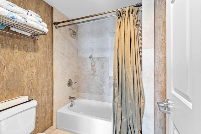 bathroom featuring toilet and shower / bath combo with shower curtain