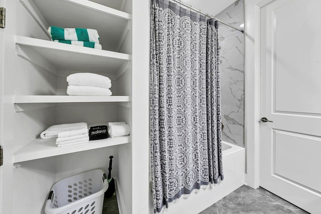 bathroom with shower / tub combo with curtain