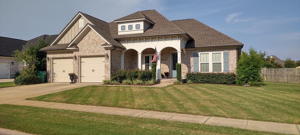 view of front of house with a front lawn